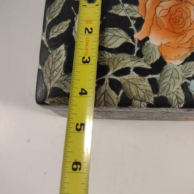 Painted Rose Design Porcelain Decorative Box with Lid