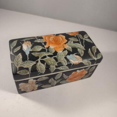 Painted Rose Design Porcelain Decorative Box with Lid