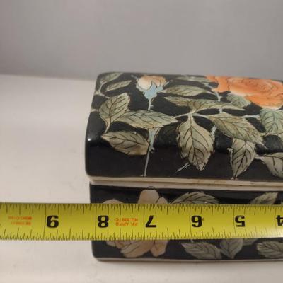 Painted Rose Design Porcelain Decorative Box with Lid