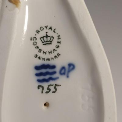 Royal Copenhagen Porcelain Swan Figurine #755