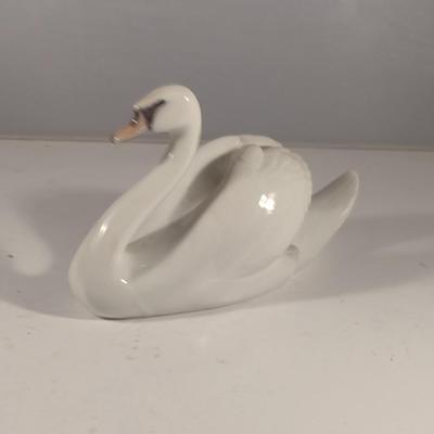 Royal Copenhagen Porcelain Swan Figurine #755