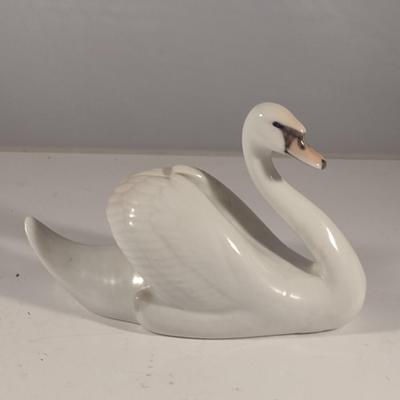 Royal Copenhagen Porcelain Swan Figurine #755