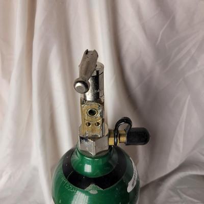 Small oxygen cylinder, full