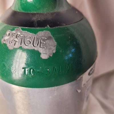 Small oxygen cylinder, full