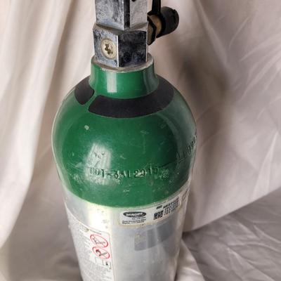 Oxygen cylinder with O2