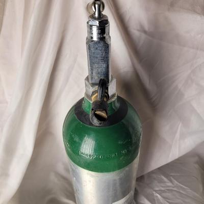 Oxygen cylinder with O2