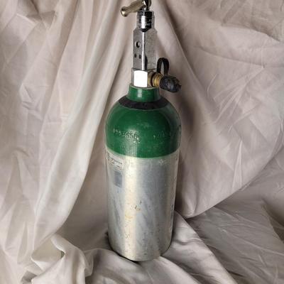 Oxygen cylinder with O2