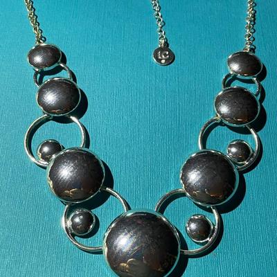 Vintage Liz Claiborne Designer Silver-tone Up to 18" Adjustable Fashion Necklace in VG Preowned Condition.