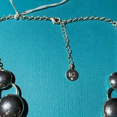 Vintage Liz Claiborne Designer Silver-tone Up to 18" Adjustable Fashion Necklace in VG Preowned Condition.