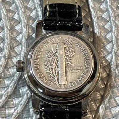 Vintage Ladies Dated 1945 US Silver Mercury Dime (Lady Liberty) Quartz Wristwatch in Good Preowned Condition. (Running).
