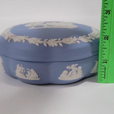 Wedgwood Jasperware trinket boxes. 2pc lot
