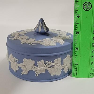 Wedgwood Jasperware trinket boxes. 2pc lot