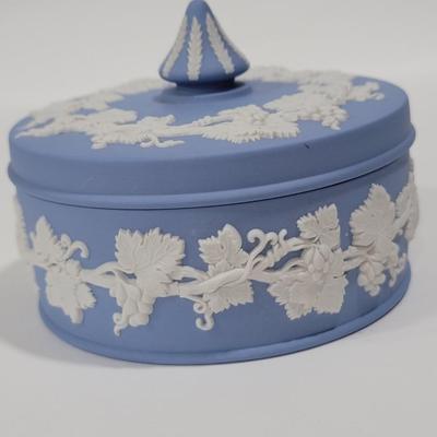 Wedgwood Jasperware trinket boxes. 2pc lot