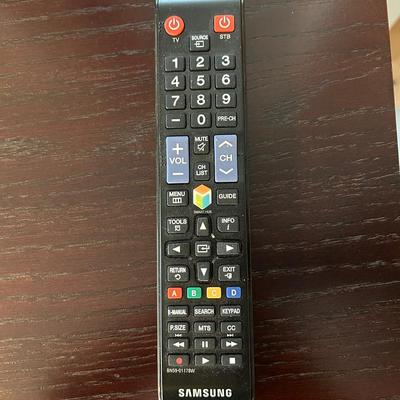 LOT 5: Samsung TV with Remote
