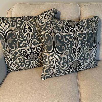 LOT 7: Cream Love Seat and Throw Pillows
