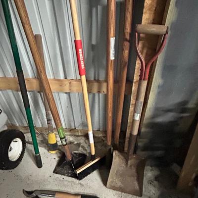 LOT 122: Barn Finds: Shovel, Rake, Post Hole Digger, Tamper, Broom and More