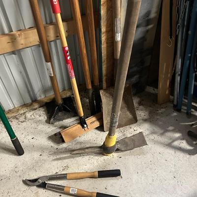 LOT 122: Barn Finds: Shovel, Rake, Post Hole Digger, Tamper, Broom and More