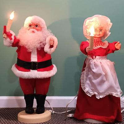LOT 8: Vintage Rennoc Light-Up Animated Santa & Mrs Claus w/ Light-Up Caroler