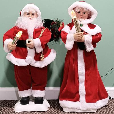 LOT 10: Vintage Light-Up Animated Santa and Mrs Claus w/ Faux Poinsettas
