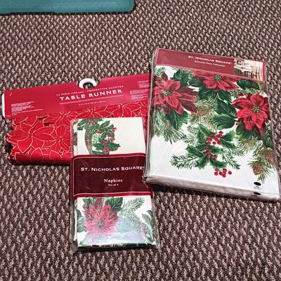 LOT 15: Christmas Linens Napkins and Tablecloths