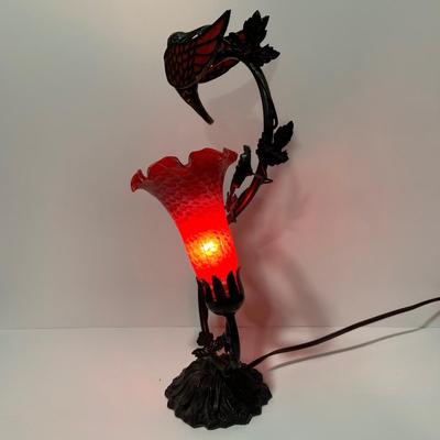 LOT:39: Beautiful Humming Bird Lamp