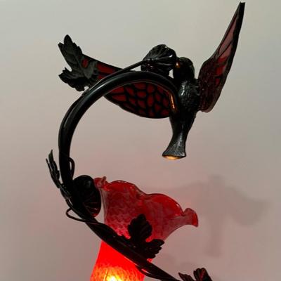 LOT:39: Beautiful Humming Bird Lamp