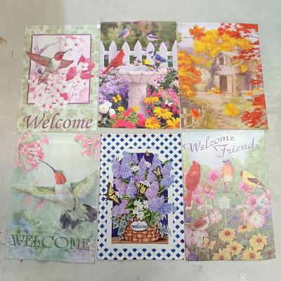 LOT 126: Spring Collection- Small Faux Floral Sets, Mixed Lot of Holiday Banners, Spring Wreath & More
