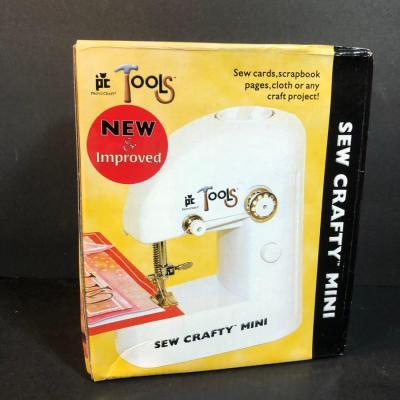 LOT 48C: Scrap Fabric, Epic Tools Mini Sewing Machine & Quilt Patterns / Books