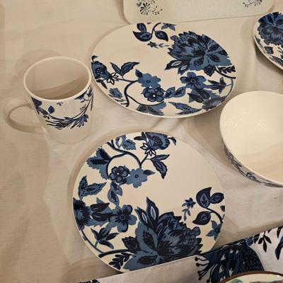 Royal Norfolk China w/Accessories & More (DR-JS)