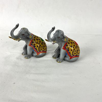 936 Hollohaza Hungary Elephant Salt & Pepper Shakers