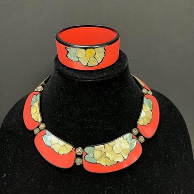 Inlaid Abalone and Mother of Pearl Necklace and Bracelet