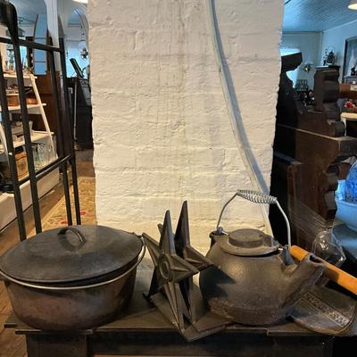 1451 Cast Iron Lot = Covered Roaster , Tea Kettle, Taylor Bull Press , Star Bookends