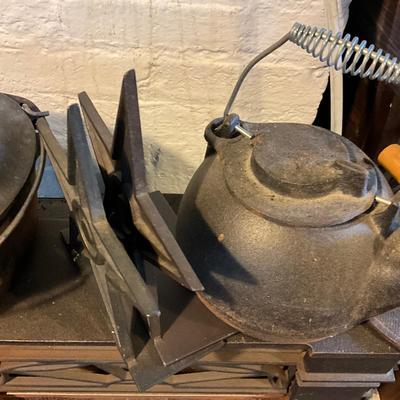1451 Cast Iron Lot = Covered Roaster , Tea Kettle, Taylor Bull Press , Star Bookends