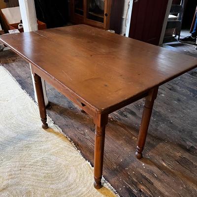 N1455 Vintage Cherry Flip-Top Storage Table