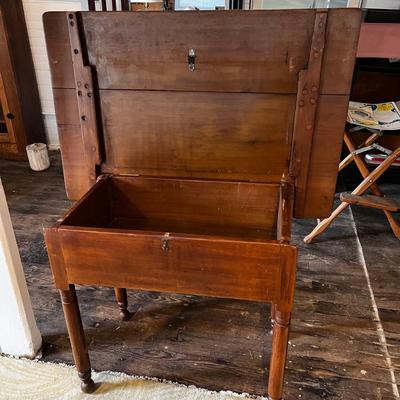 N1455 Vintage Cherry Flip-Top Storage Table