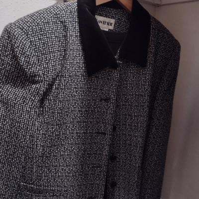 Collection of Ladies Clothing (D)