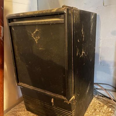 Vintage Ice Maker (Untested)