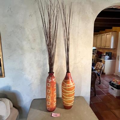 2 Decorator vases