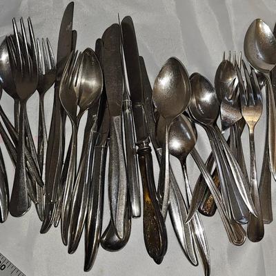 1 set Pfaltzgraff flatware stainless plus misc Stainless spoons, forks and knives