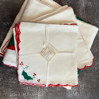 FINE EMBROIDERED AND APPLIQUÉD CHRISTMAS TABLE LINENS--SET FOR 12