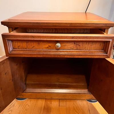 Vintage "Wellington Park" by Drexel Night Stand End Table