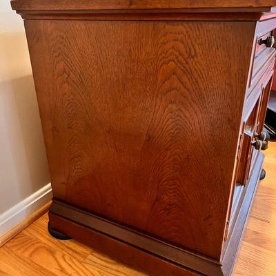 Vintage "Wellington Park" by Drexel Night Stand End Table
