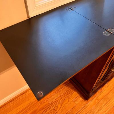 Vintage Drexel Rolling Dry Bar