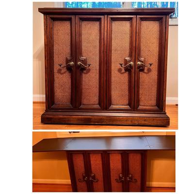 Vintage Drexel Rolling Dry Bar