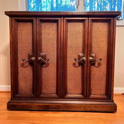 Vintage Drexel Rolling Dry Bar