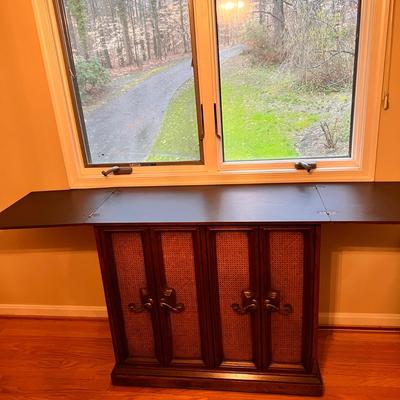 Vintage Drexel Rolling Dry Bar