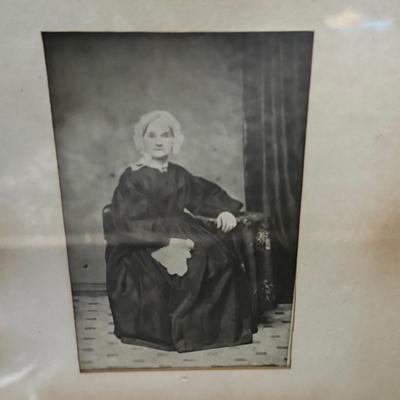 U1497 Lot of Framed Art and Antique Photograph