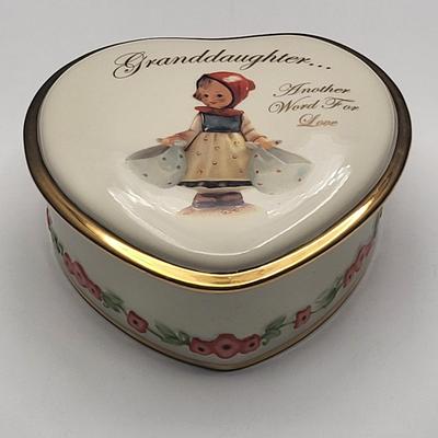 2007 Porcelain Hummel Granddaughter Music Box