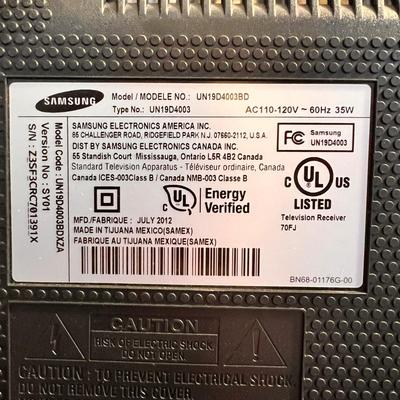 18â€ Samsung TV w Stand