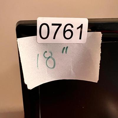 18â€ Samsung TV w Stand